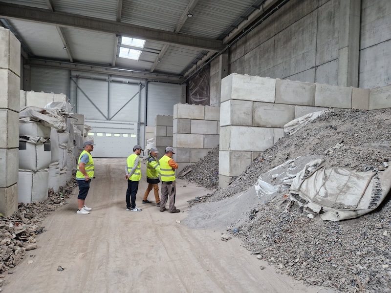 Collectif de riverains demandant la suspension de l'activité industrielle de Cyclamen